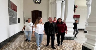 Autoridades inspeccionan la renovación del Museo de Caracas