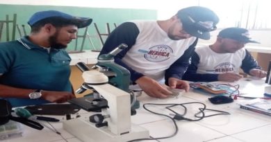 Cayapa Heroica rehabilita microscopios en escuela de Cumaná
