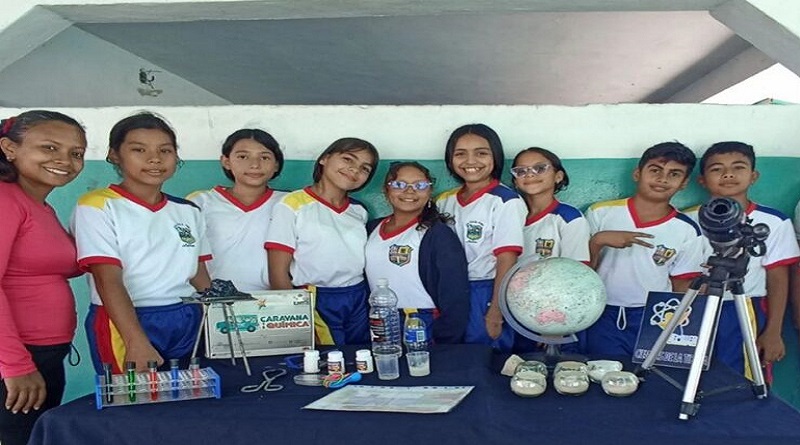 Escolares larenses aprenden sobre ciencia en Sala Itinerante Anamaría Font
