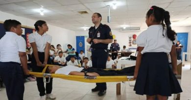 Semilleros Científicos de Anzoátegui aprenden sobre ciencia en labor de bomberos