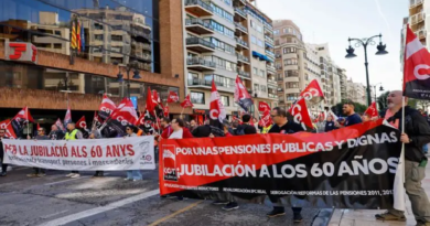 Transportistas realizan huelga general en España por mejoras laborales