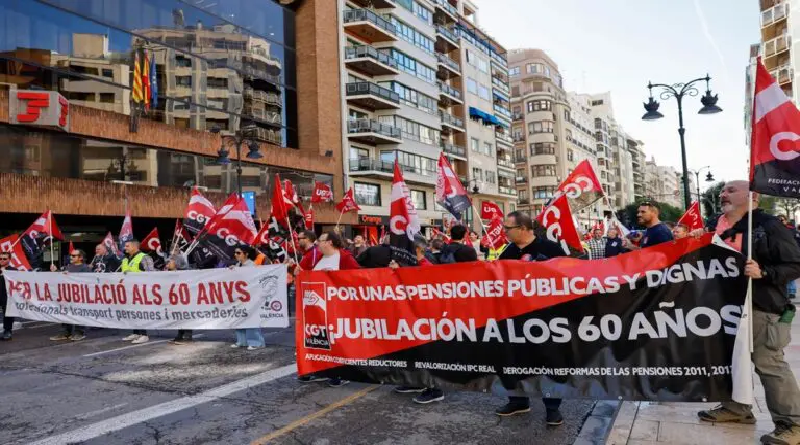 Transportistas realizan huelga general en España por mejoras laborales