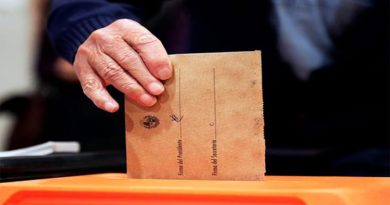 Uruguayos participan en segunda vuelta presidencial