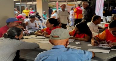Abuelos y abuelas disfrutan Más Años Más Amor en Anzoátegui