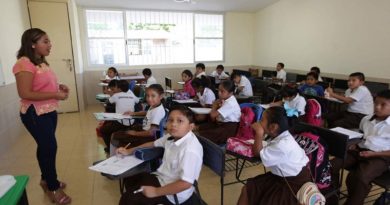 Héctor Rodríguez: Los jóvenes que emigraron regresan a las escuelas de Venezuela