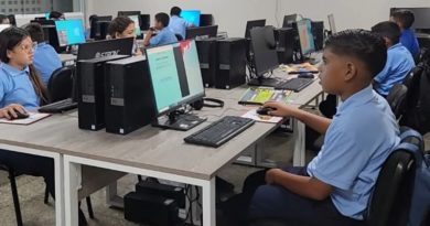 Bricomiles entregan liceo rehabilitado a Cumanacoa