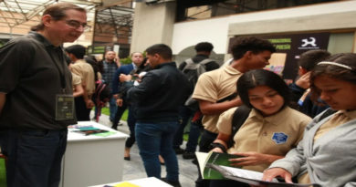 Autores en Expoesía 2024 promueven formación de lectores