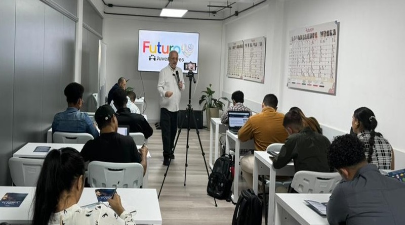 Universitarios participan en Seminario sobre Procesos Migratorios