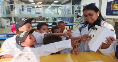 Niños de escuela deportiva en La Guaira exploran mundo científico