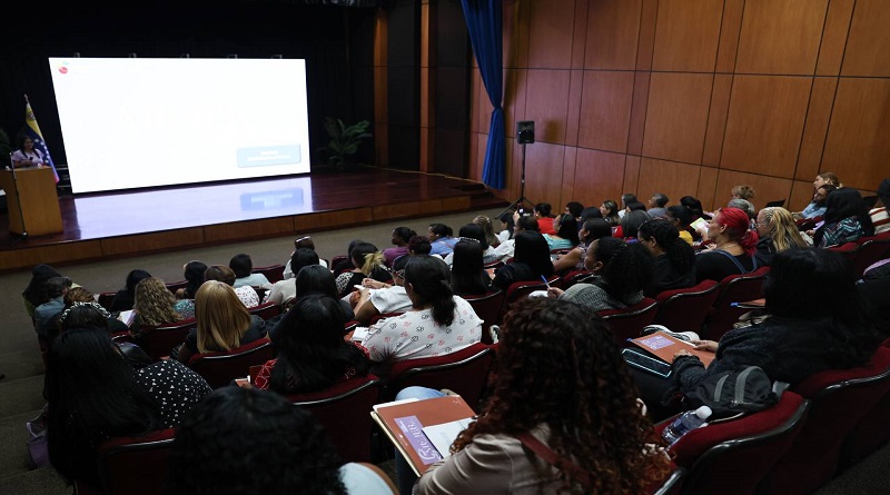 Dictan taller «Herramientas Tecnológicas para Mujeres Emprendedoras» en Caracas