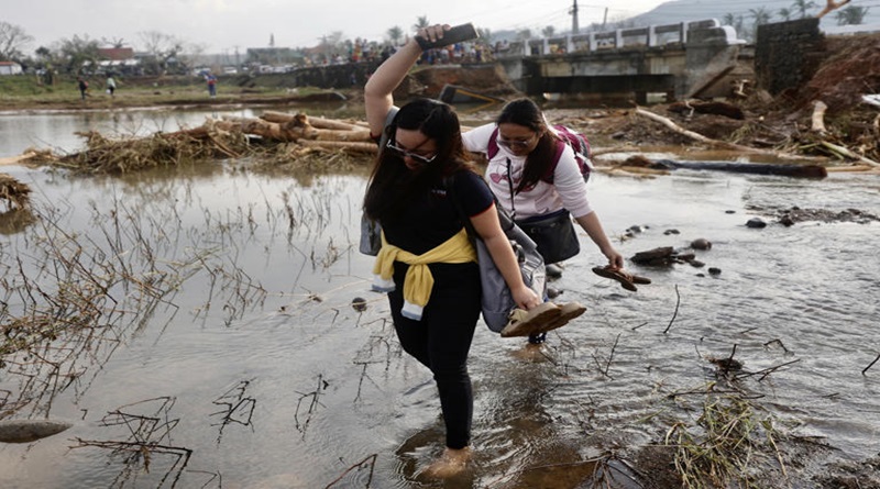 Filipinas en alerta ante inminente llegada de supertifón Man-yi