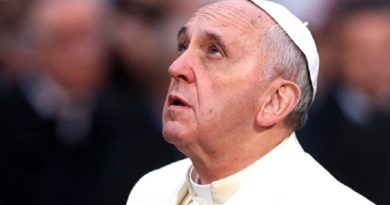 Papa Francisco critica preocupación por las finanzas mientras el mundo contempla el hambre y la guerra