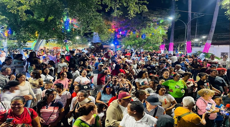 Pueblo de Guigüe celebró alumbrado navideño y entrega de juguetes