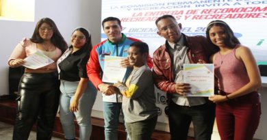 Concejo Municipal de Caracas reconoce labor de recreadores comunitarios