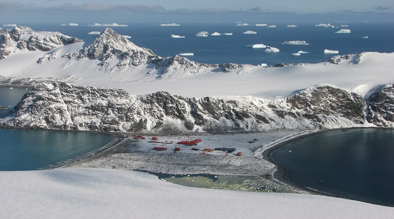 Iceberg más grande y antiguo del mundo marcha a la deriva en la Antártida