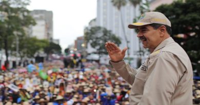 Presidente Maduro recibe marcha con motivo de los 165 años de la Batalla de Santa Inés