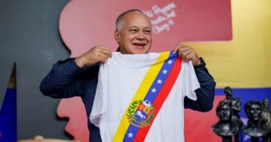 Cabello: La Revolución se mantiene firme gracias al llamado del Comandante Chávez