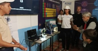 Inauguran laboratorio científico en escuela de la Colonia Tovar
