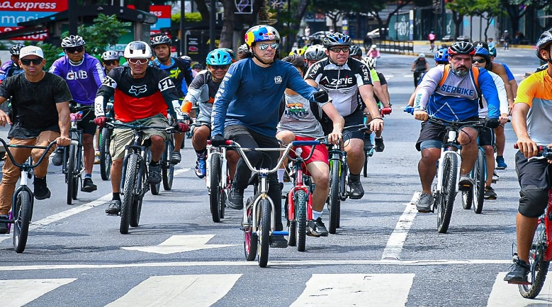 Daniel Dhers realizó su última bicicletada del año en Caracas
