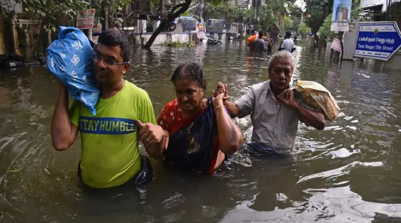 Al menos 20 fallecidos tras paso de ciclón Fengal por India
