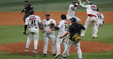 leones-caracas-elimina-tiburones-guaira-rudo-encuentro