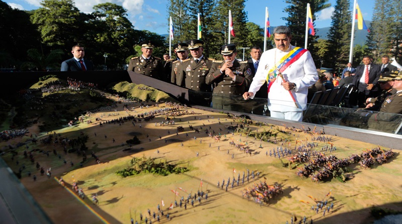 Maqueta de la Batalla de Ayacucho presentada ante presidente Maduro