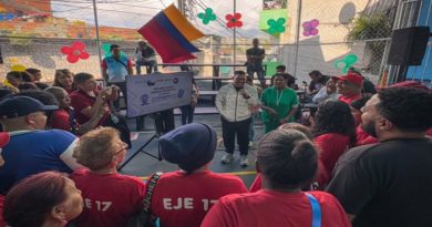 Jóvenes caraqueños disfrutan de nueva cancha en Catia