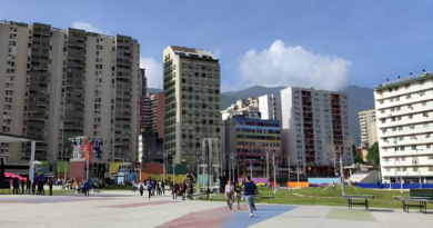 Plaza de la Juventud de Caracas se llena de magia para celebrar la Navidad