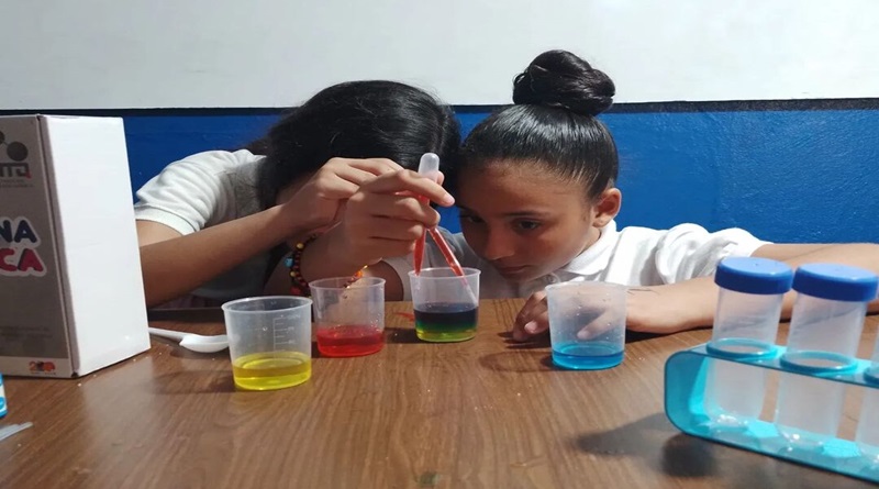 Estudiantes de Monagas aprenden ciencia con el “Arcoíris de Densidad"