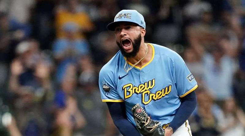 Devin Williams pone rumbo a los Yankees de Nueva York