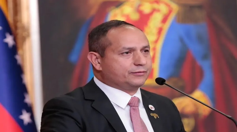 Ministro Araguayán es designado como director encargado del Aeropuerto de Maiquetía