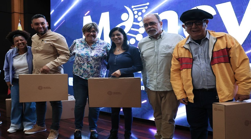 Celarg recibe equipos tecnológicos para proyectos de investigación social
