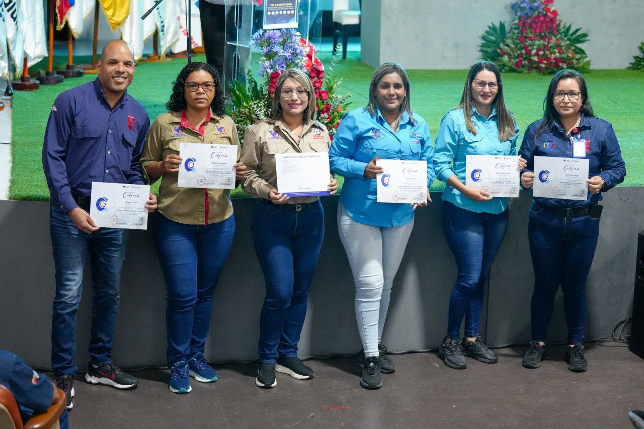 Clase Obrera recibe certificados en experiencia y formación productiva