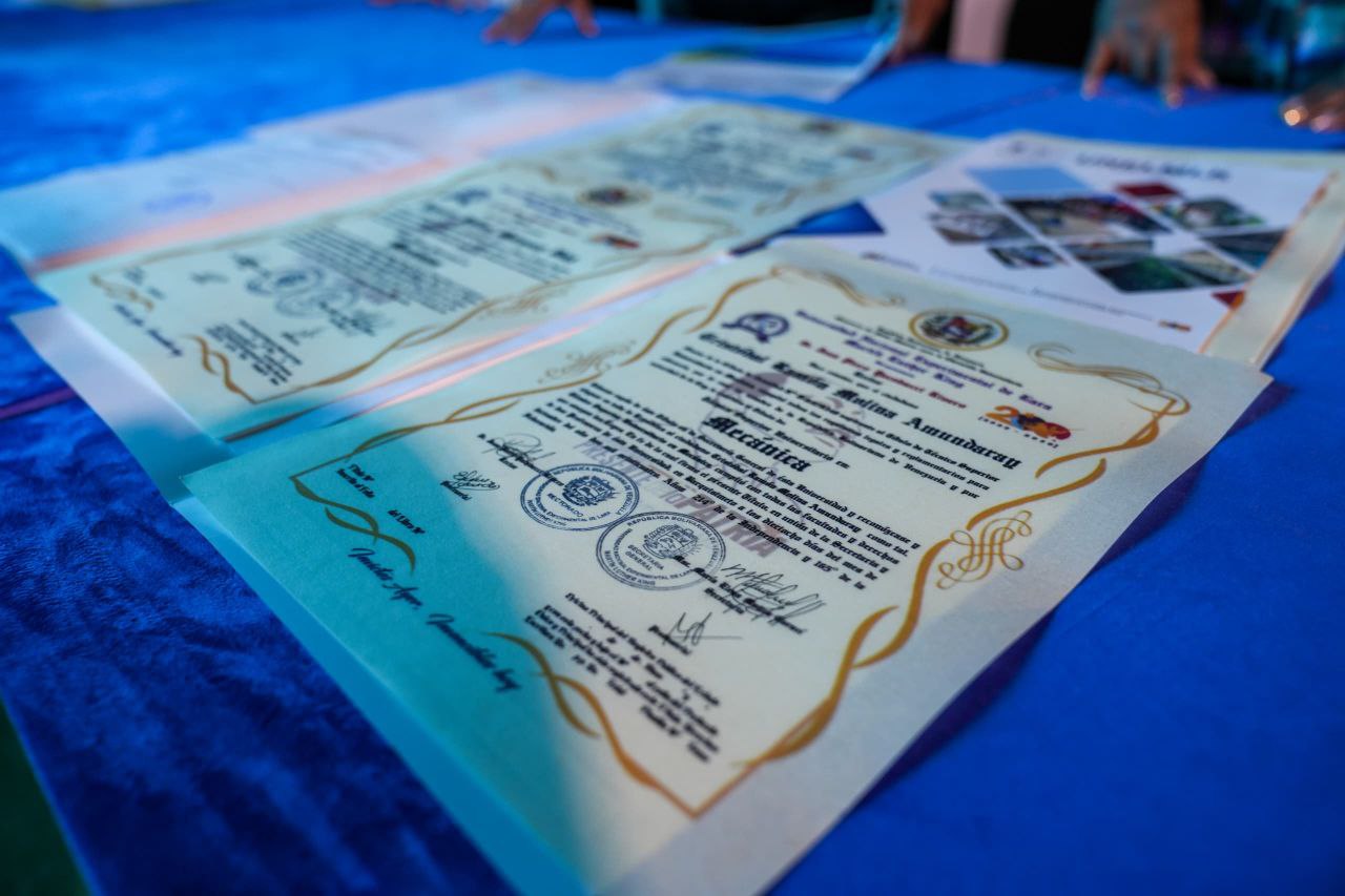 Clase Obrera recibe certificados en experiencia y formación productiva