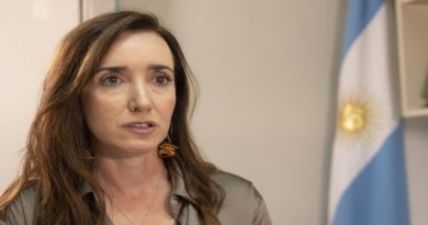 Presidente argentino culpa a su vicepresidenta por escándalo en el Congreso