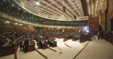 Parlamento de Ecuador investiga al jefe de Defensa por desaparición de menores