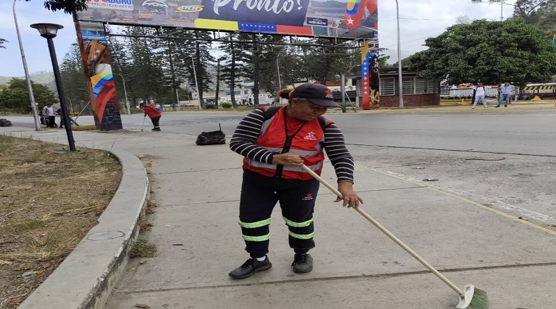 Limpieza profunda realizan en calles y avenidas de Caracas