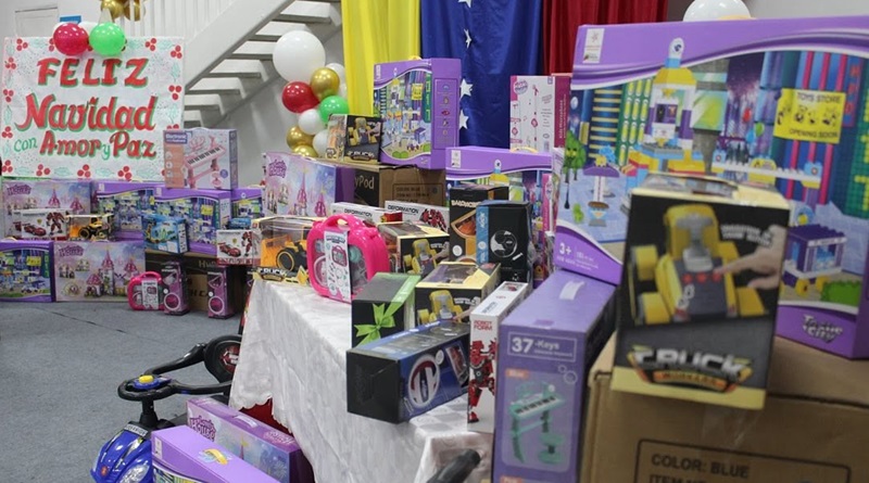 Niños y niñas de La Guaira reciben juguetes del Niño Jesús