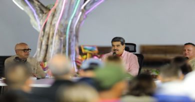 Maduro: Con el Poder Popular “le damos en la jeta” a quien se mete con Venezuela