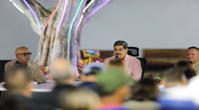 Maduro: Con el Poder Popular “le damos en la jeta” a quien se mete con Venezuela