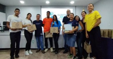 Ganadores de la VI Olimpiada Juvenil de Ciencias premiados en Miranda