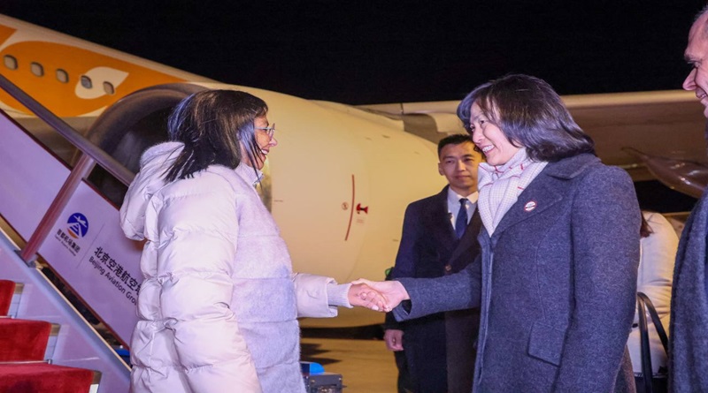 Vicepresidenta Delcy Rodríguez arribó a Beijing para consolidar agenda de trabajo