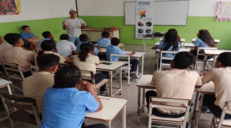 Taller de robótica fomenta la educación tecnológica en Las Tejerías