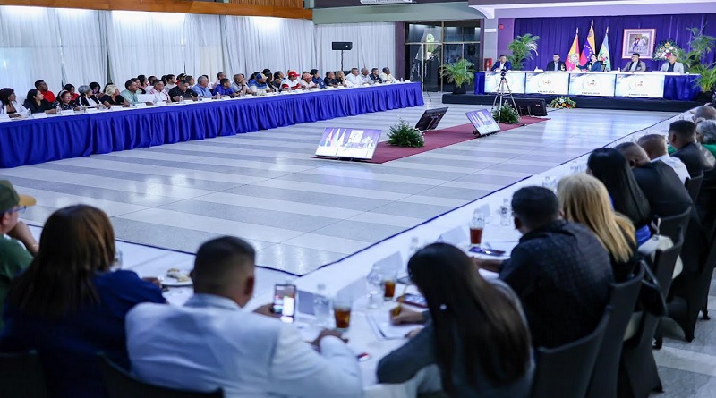 Presentan estructura organizativa de la Alcaldía de Mariño para 2025