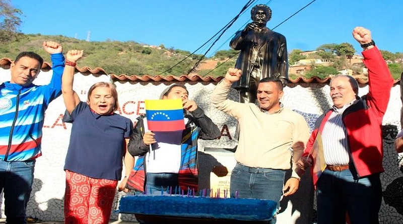 Rinden homenaje a José Martí con develación de estatua en su honor en La Guaira