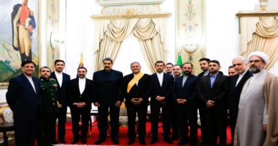 Presidente Maduro condecora a embajadores salientes de Irán y Argelia