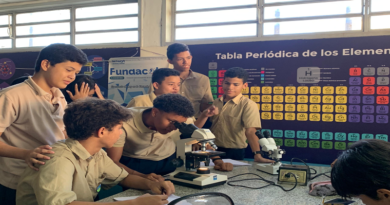 Semilleros Científicos de Carabobo exploran el mundo de la microscopía