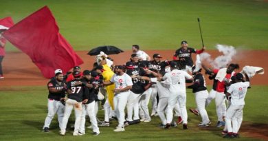 Cinco venezolanos participan en la final de la liga dominicana de béisbol
