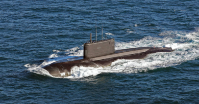 Científicos chinos desarrollan primer dron lanzado desde un submarino