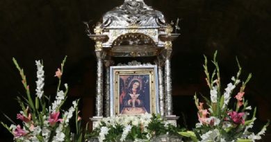 devotos-virgen-altagracia-elevan-oraciones-fe-caracas
